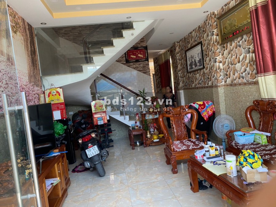 Gia Đình cần tiền trả nợ nên cần bán nhà tâm huyết mới xây dựng