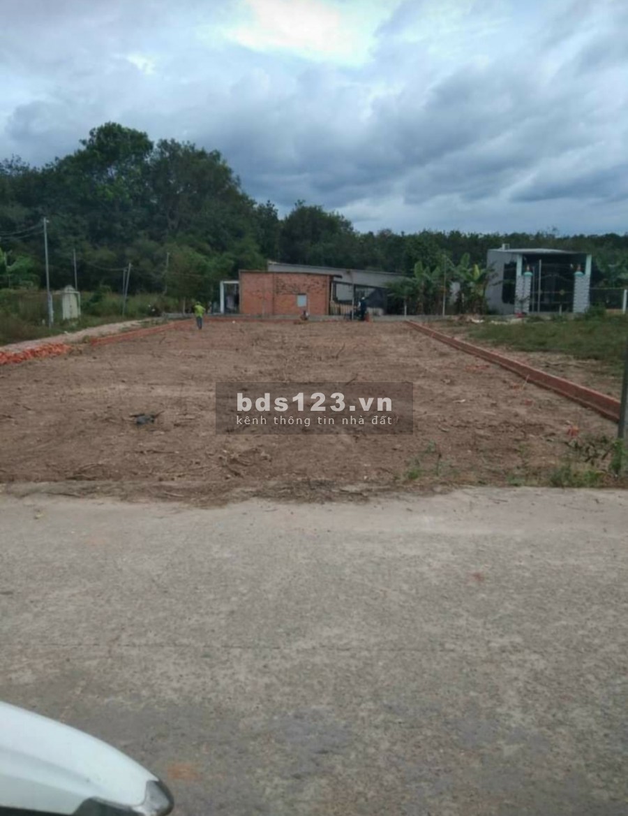 2 Vợ chồng Bán gấp1050, 4m2 đất có sổ. giá 420 triệu