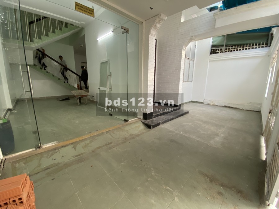 Nhà Miếu Nổi Khu Phan Xích Long, 8,5x16 T_2L gồm 9P_5wc, nhà mơi sơn sửa, chốt nhanh.