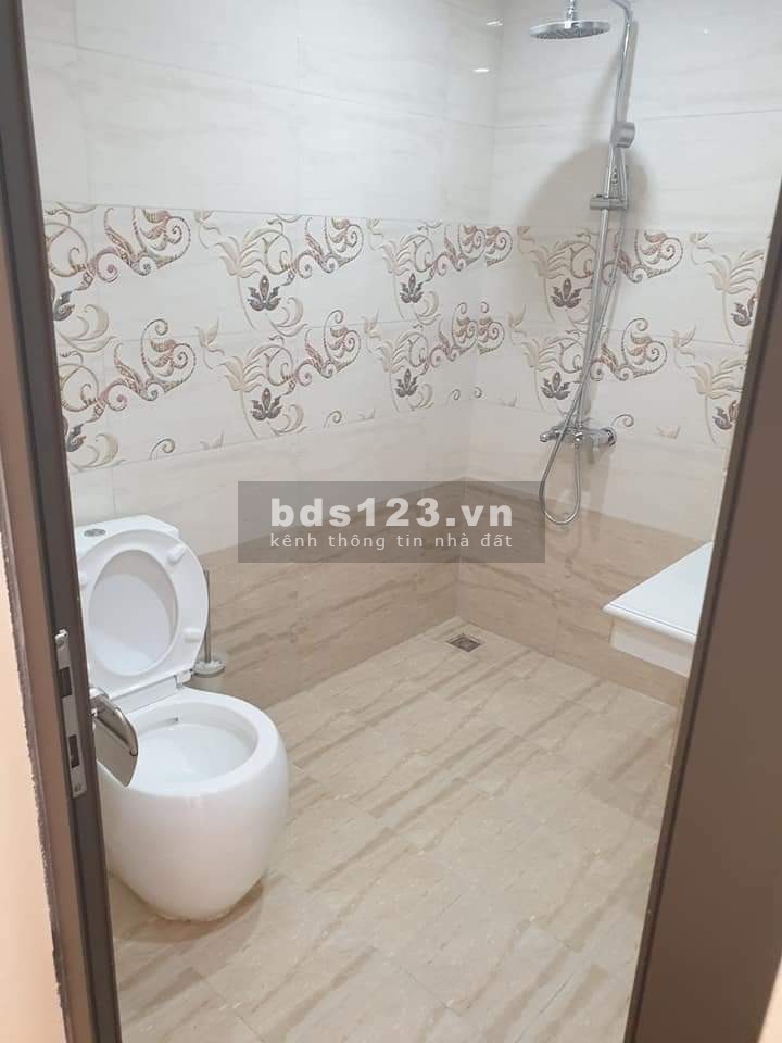 NHÀ XÂY MỚI ĐẸP NGỌC THUỴ TRANG BỊ ĐẦY ĐỦ NỘI THẤT DT 40M, GIÁ 2.75 TỶ OTO ĐỖ CỬA