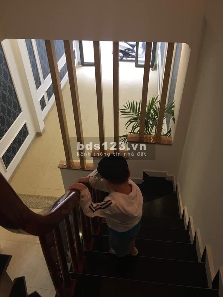 NHÀ TAM TRINH 4 TẦNG CÁCH 30 M RA PHỐ