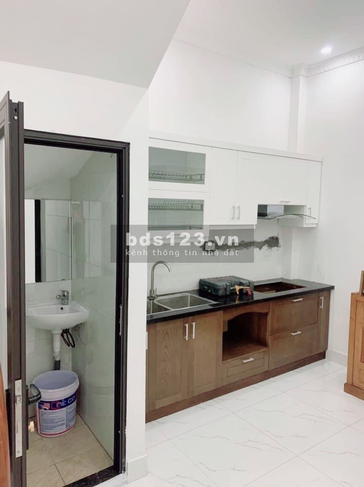 Hoàng mai, nhà nguyên căn 35m2, 6 tầng, giá 4.3 tỷ, 1 bước ra hồ