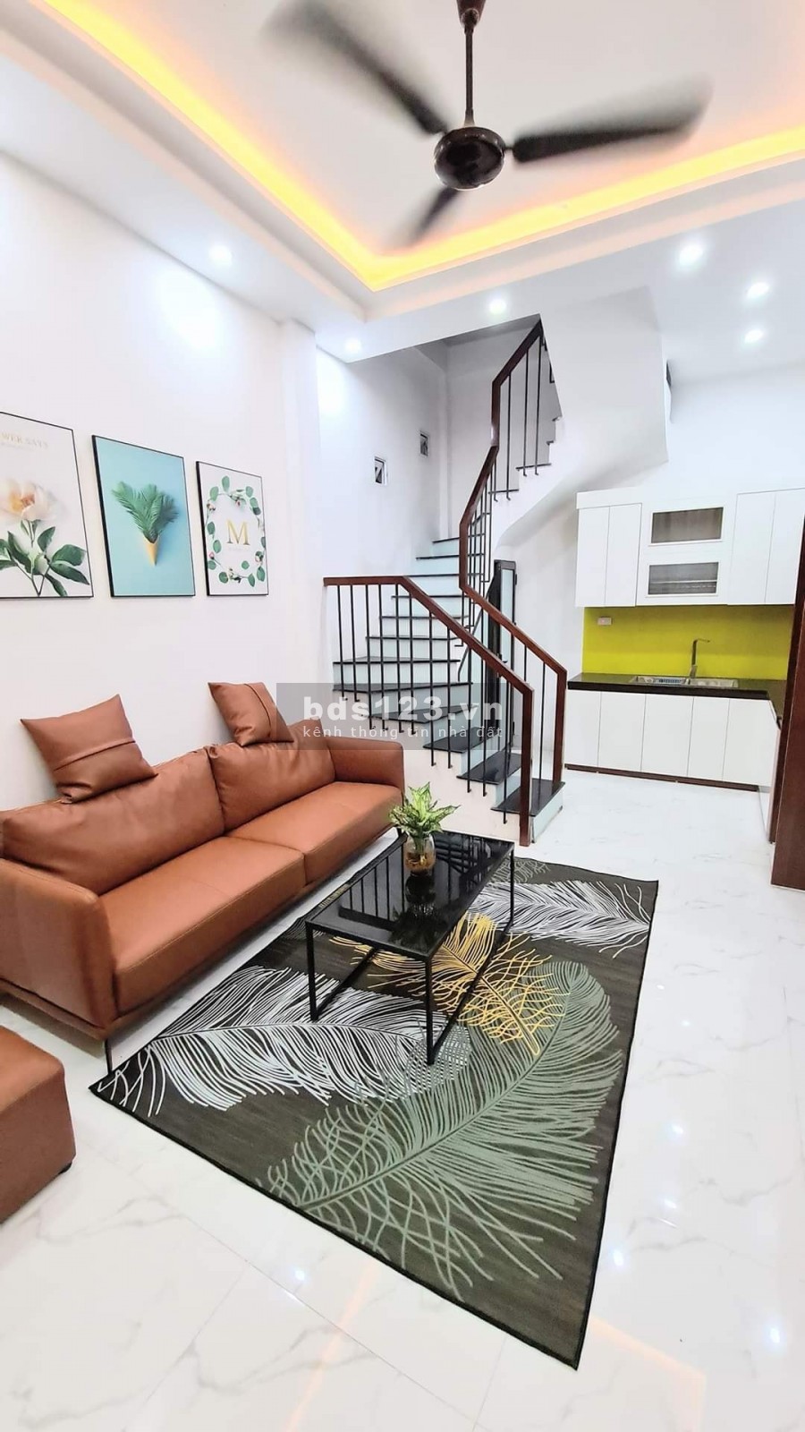 Nhà tây Hồ cần bán gấp, tặng nội thất,4 tầng,30m. MT4.2 giá hạ còn 2.55 tỷ