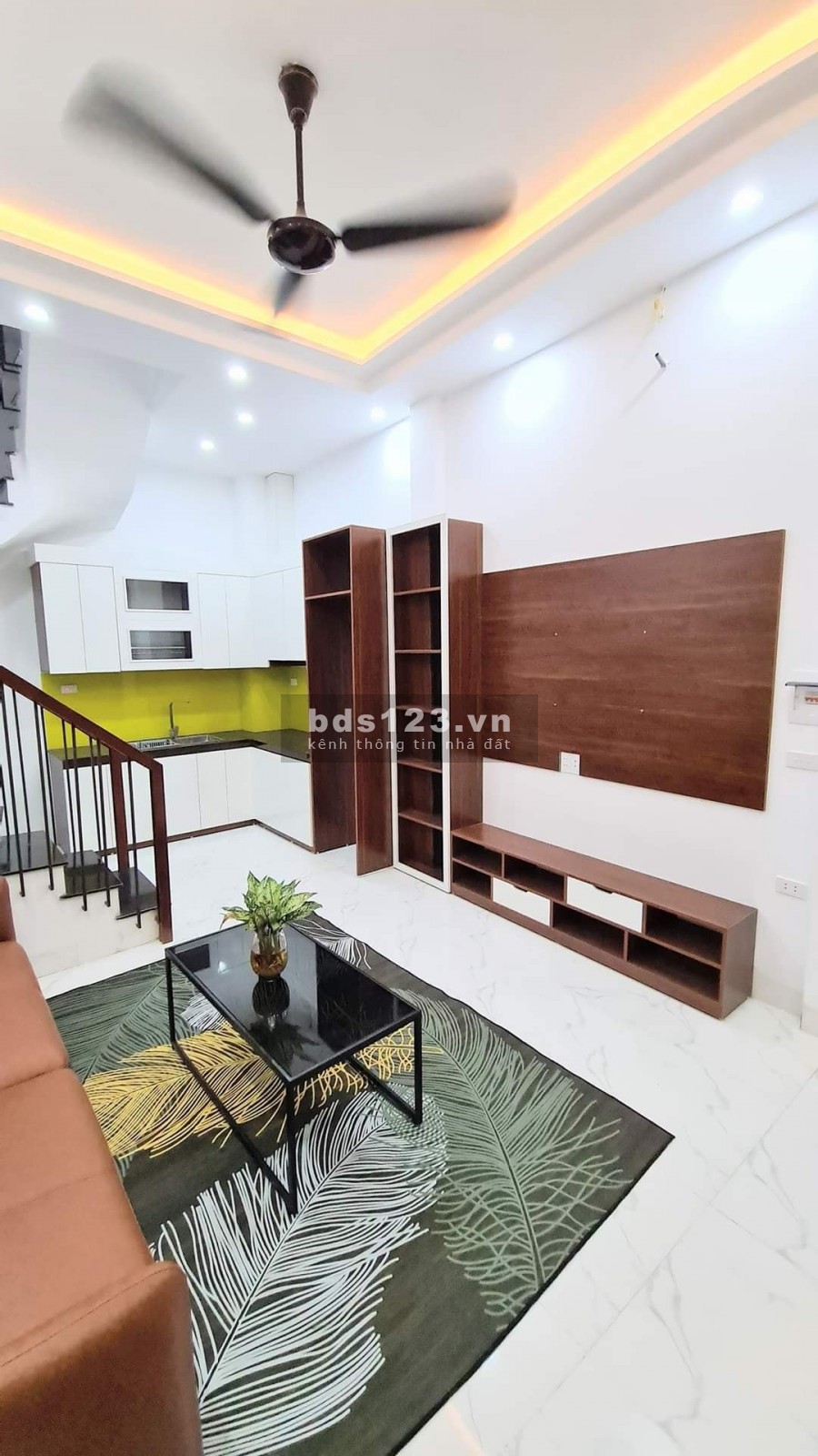Nhà tây Hồ cần bán gấp, tặng nội thất,4 tầng,30m. MT4.2 giá hạ còn 2.55 tỷ