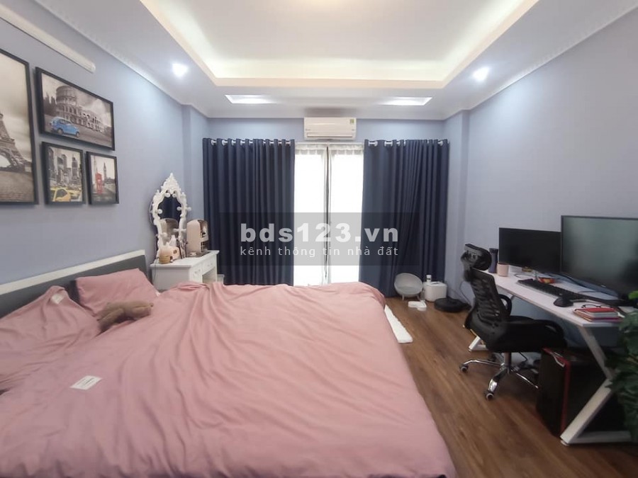 Bán nhà Hoàng Mai 4 tầng 33m2 giá 3.25 tỷ, ô tô đỗ cổng, tặng toàn bộ nội thất cao cấp