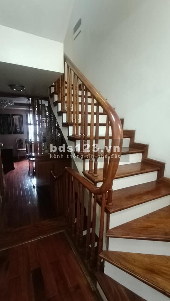 Bán gấp nhà Mỹ Đình giá 3,8 tỷ ô tô qua cửa