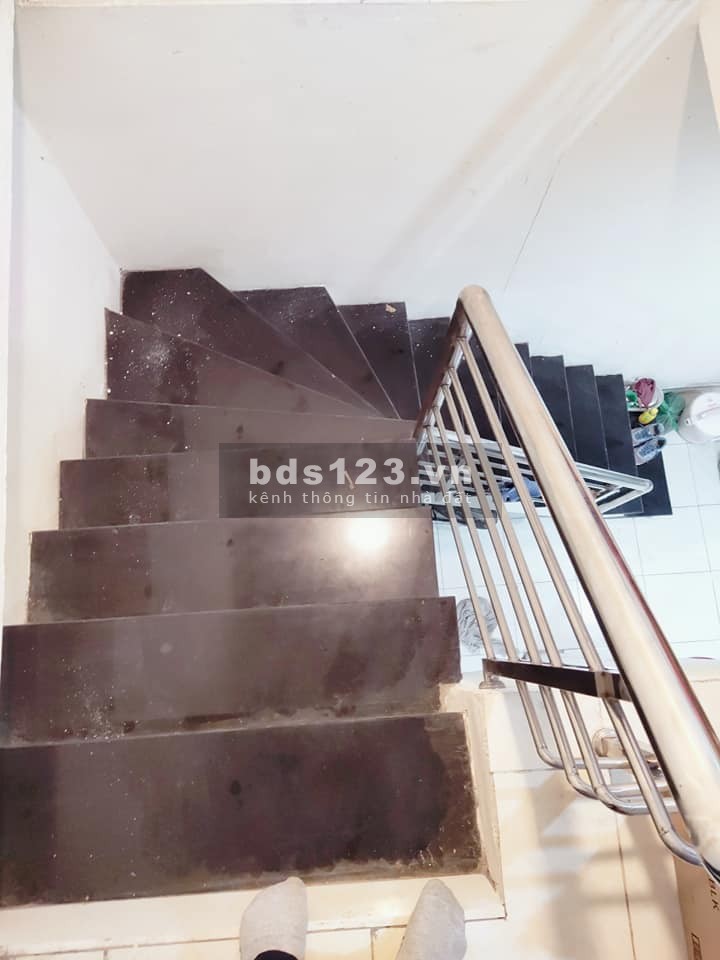 Chính chủ bán gấp nhà Trần Khát Trân 65m2 – 5 tầng – Sân rộng, ngõ Ba gác –Hơn 3 tỷ