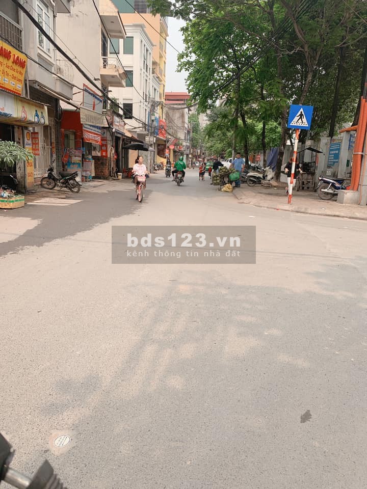 Nhà 3 tầng đất rộng, ô tô vào nhà Cổ Nhuế, 105m2, 7.9 tỷ
