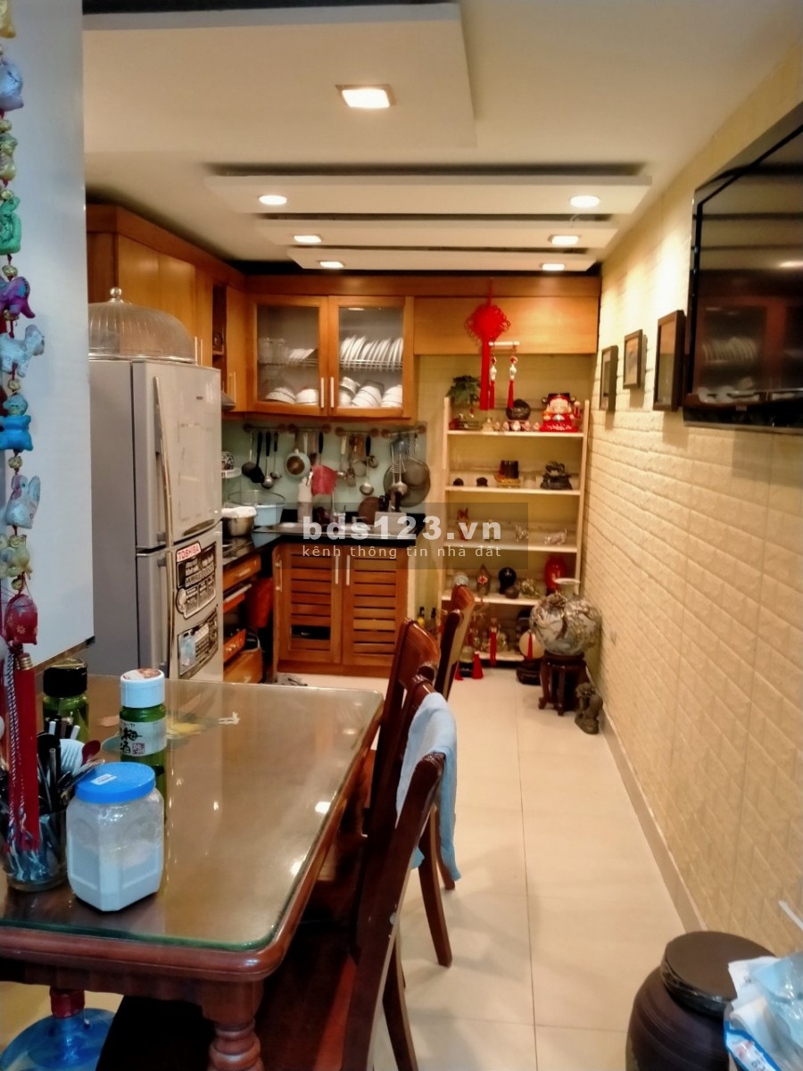 CỔNG ĐỤC PHỐ CỔ Ô TÔ VÀO NHÀ GẦN HỒ GƯƠM NHỈNH 12 TỶ