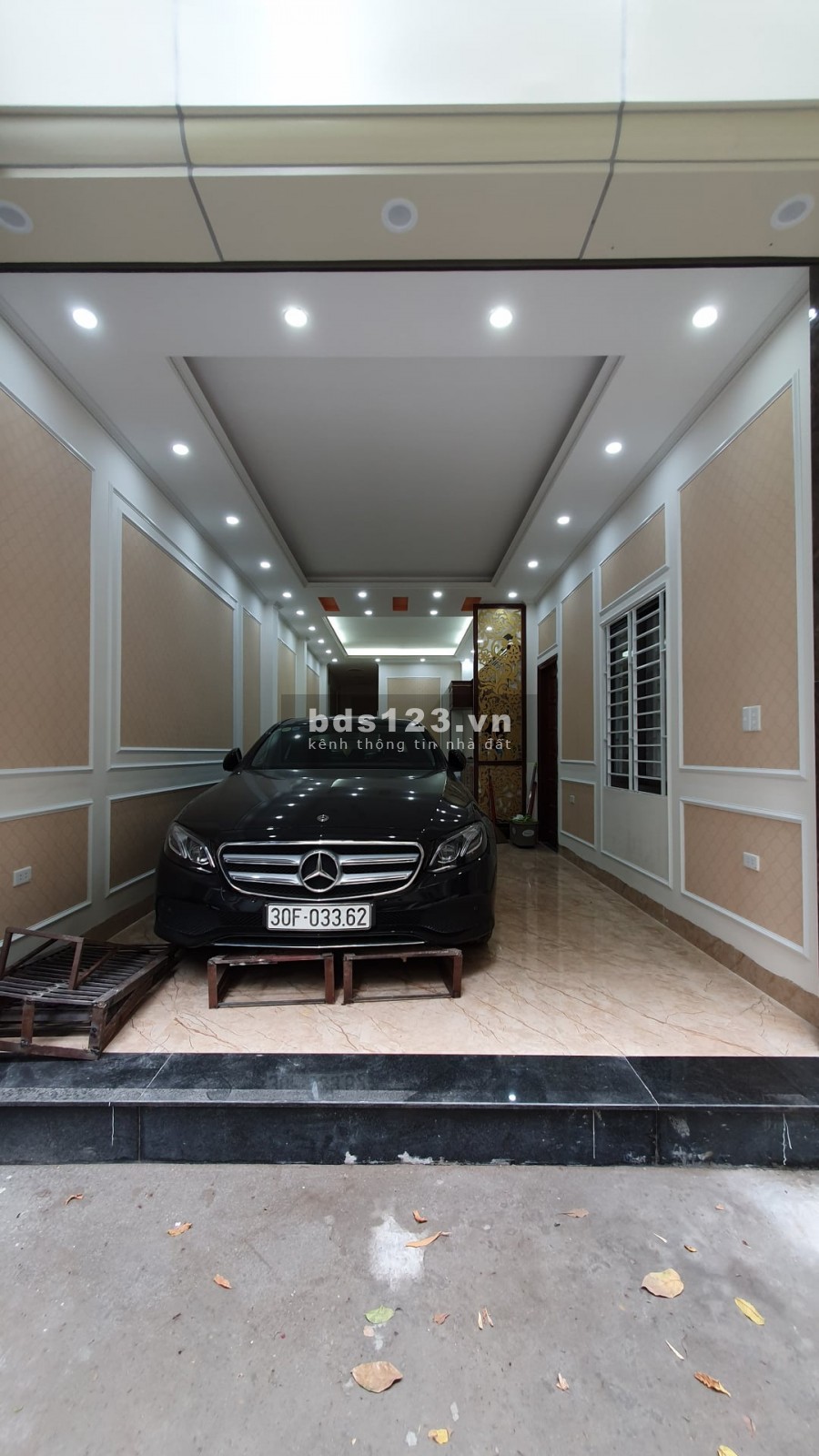 OTO VÀO NHÀ THANG MÁY LÊN ĐỈNH BÁN NHÀ ĐƯỜNG LẠC LONG QUÂN