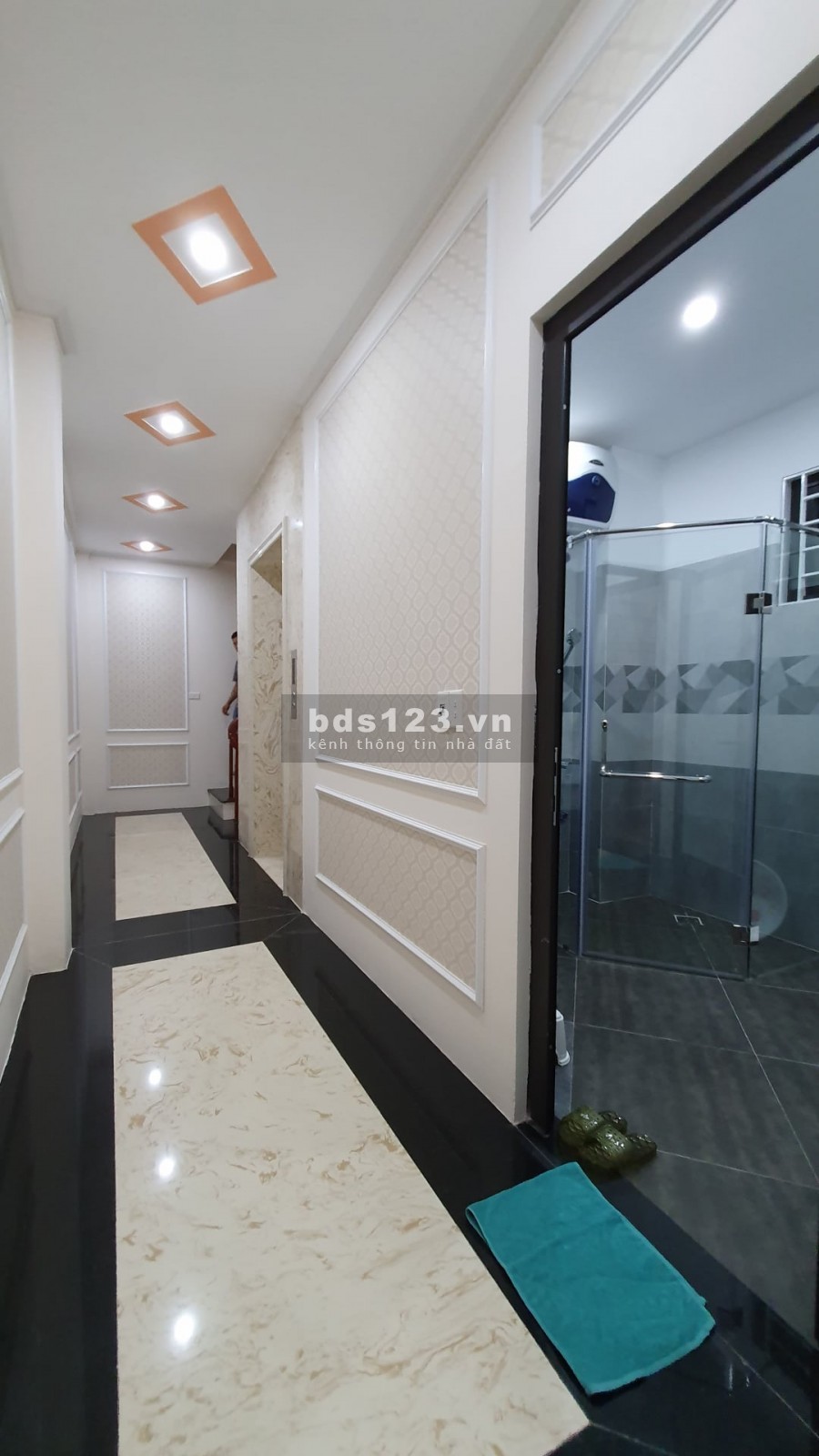 OTO VÀO NHÀ THANG MÁY LÊN ĐỈNH BÁN NHÀ ĐƯỜNG LẠC LONG QUÂN