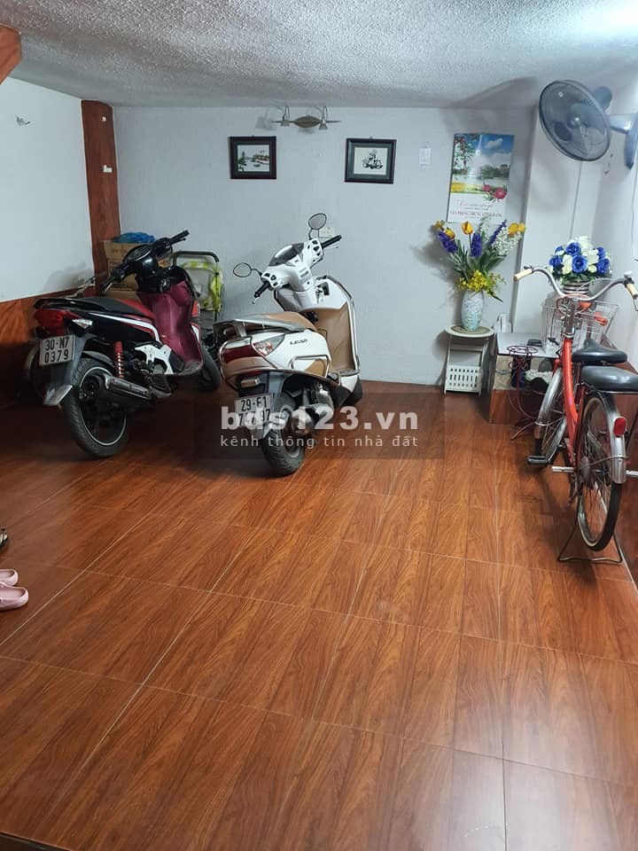 Bán nhà nhỏ tiền, Đội Cấn, Ba Đình, dt 23m2*5 tầng, MT 3,8m giá 2.45 tỷ