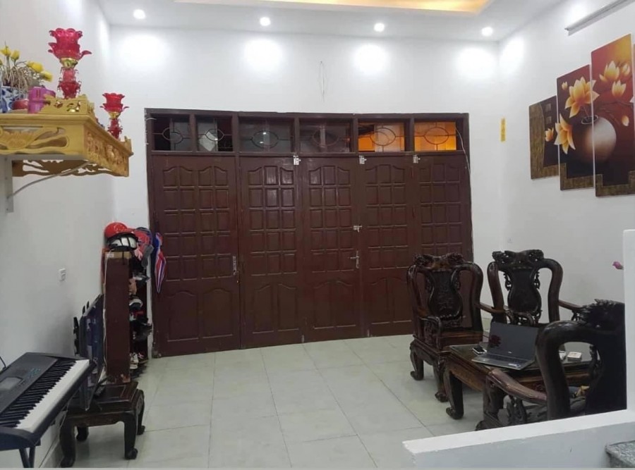 Hơn 3 tỷ phố Phúc Tân Hoàn Kiếm, dt 48m, 3 tầng, mt 5m,