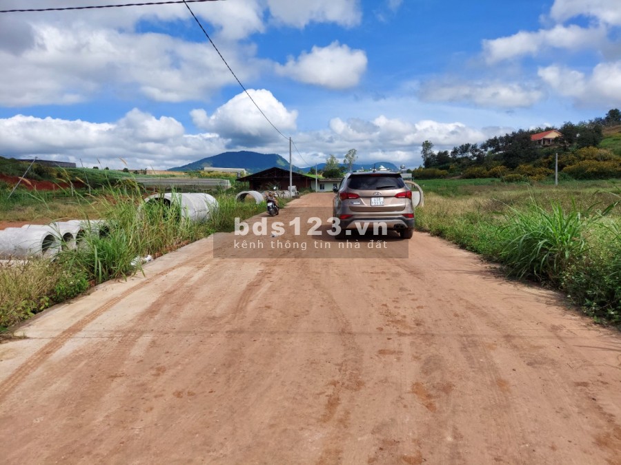 BÁN LÔ ĐẤT 555M2 GIÁP SUỐI NAM BAN, 900 TRIỆU, THƯƠNG LƯỢNG.