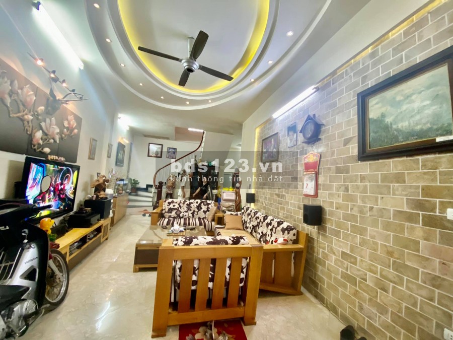 Bán nhà Hoàng Như Tiếp 41m2. Ô tô Lô góc Ngõ thông Giá 4.5 tỷ