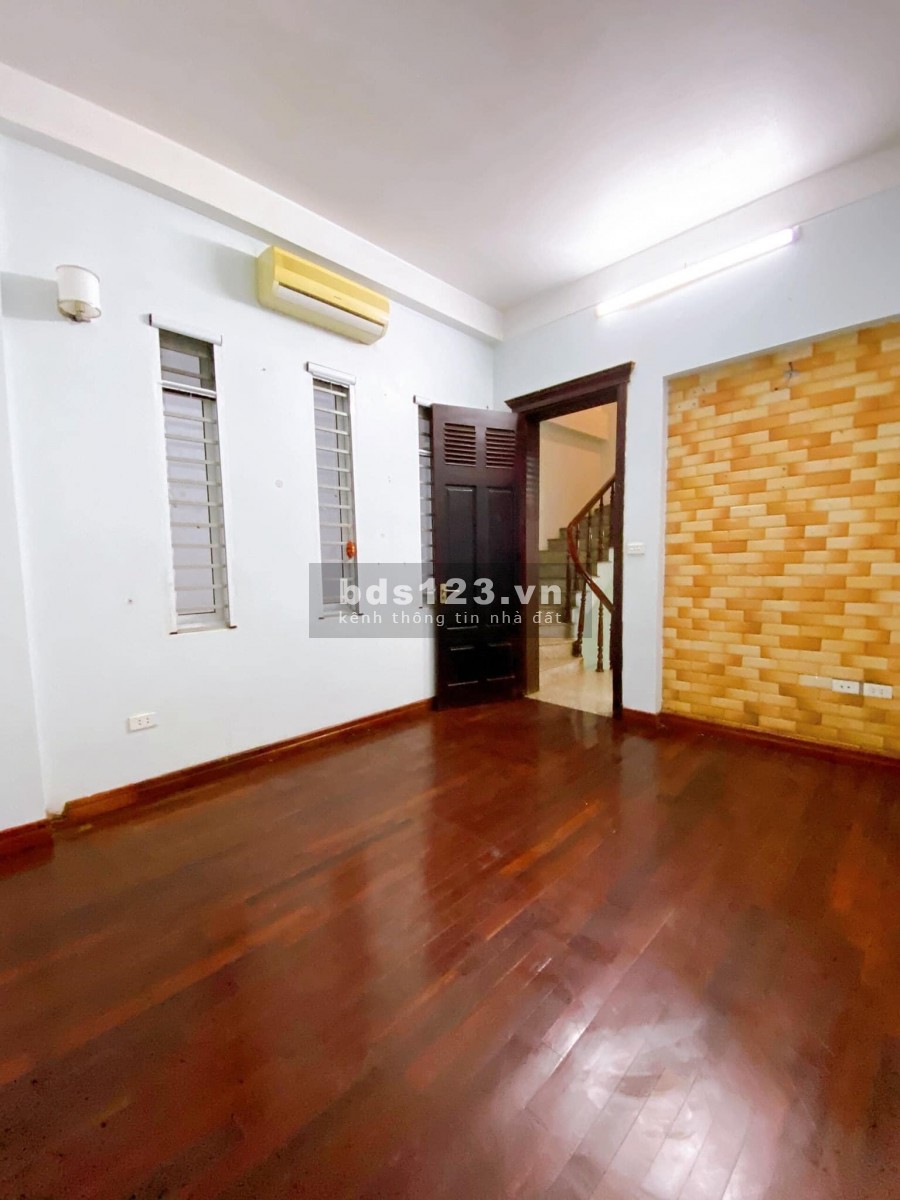 Siêu Hiếm Khó Tìm Lô Góc Trương Định 40m2 5 tầng giá 3.2 tỷ