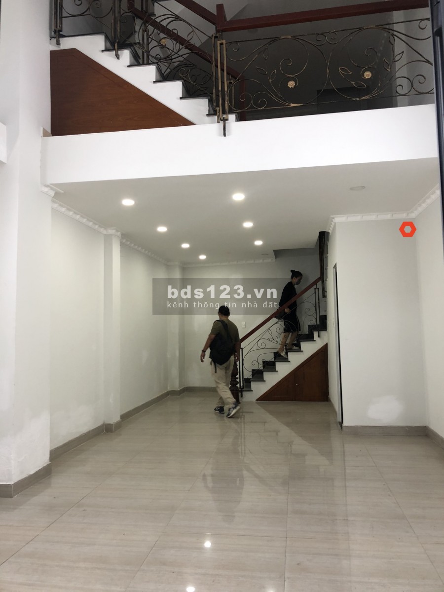 HXH D1 4.3x11m trệt, lửng, 3lầu. 4p, 5wc. Chỉ 23tr.