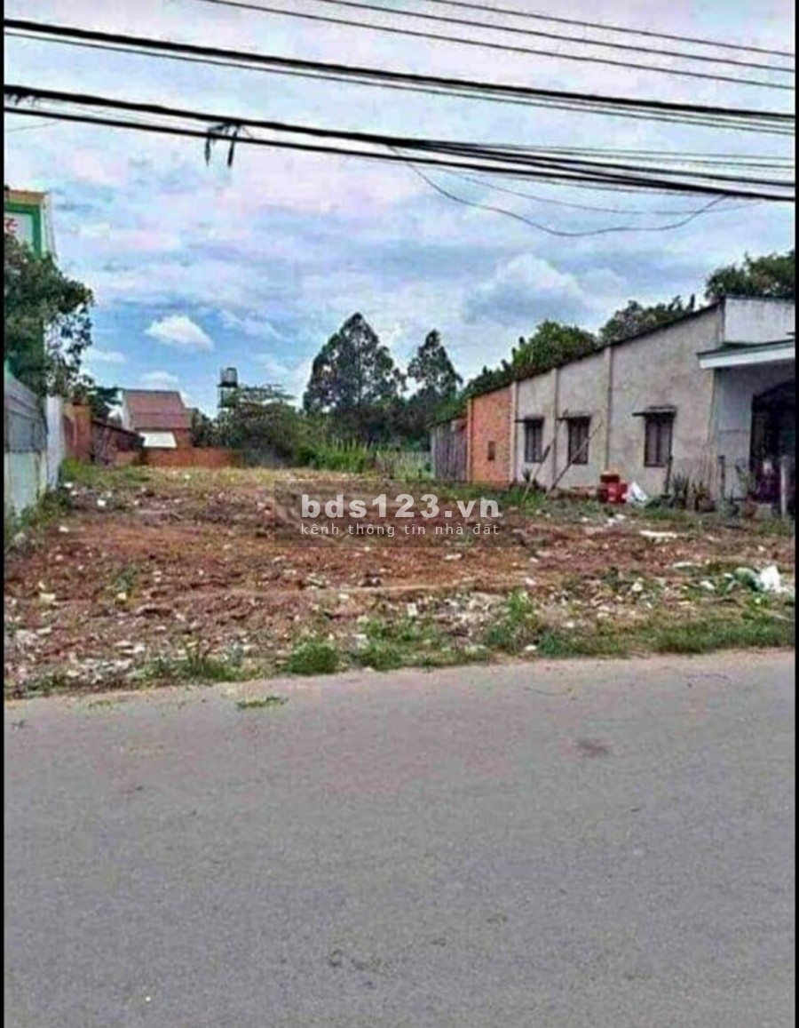 Nhà có việc cần bán 1058,4 m2 đất.có sổ xẵn tôi bán giá 465 triệu. Liên hệ 0762 162 497