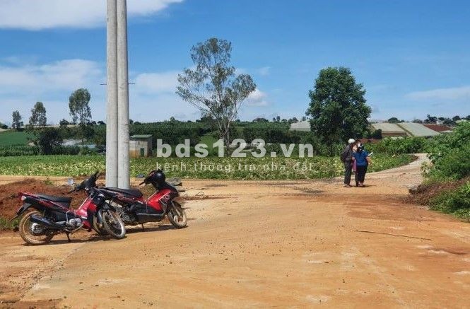 BÁN LÔ ĐẤT 555M2 GIÁP SUỐI NAM BAN, 900 TRIỆU, THƯƠNG LƯỢNG.