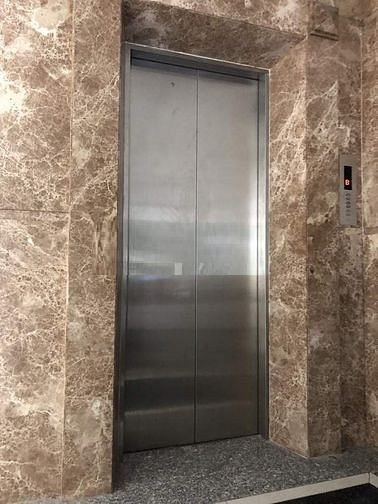 Cho thuê nhà nguyên căn MT Âu Cơ Tân Bình (5.3x30m) nhà mới, trệt 4 lầu có thang máy gần cuối nhà, có khu vực để xe thoải mái