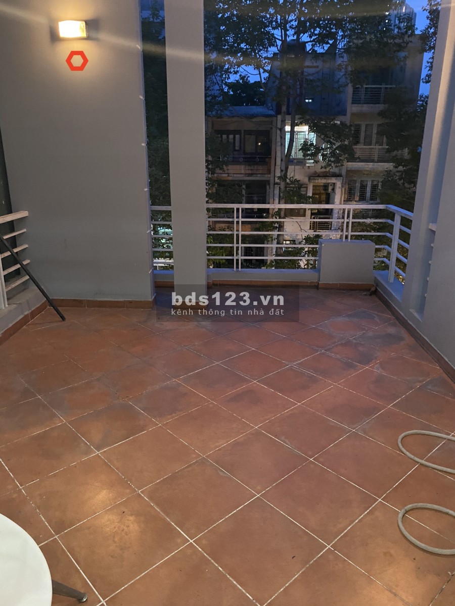 Mặt tiền D2 4x20m, trệt, 3lầu. 5pn, 5wc. 35tr