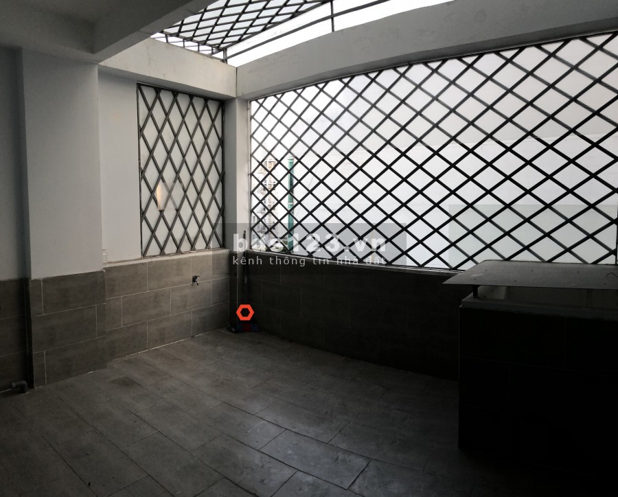 HXH D1 4.3x11m trệt, lửng, 3lầu. 4p, 5wc. Chỉ 23tr.