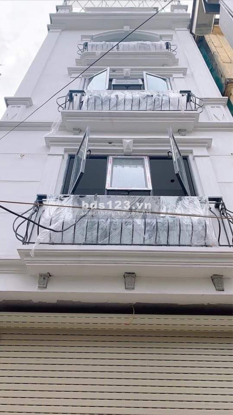 Phố Ngọc Thụy Long biên gần cầu Long biên