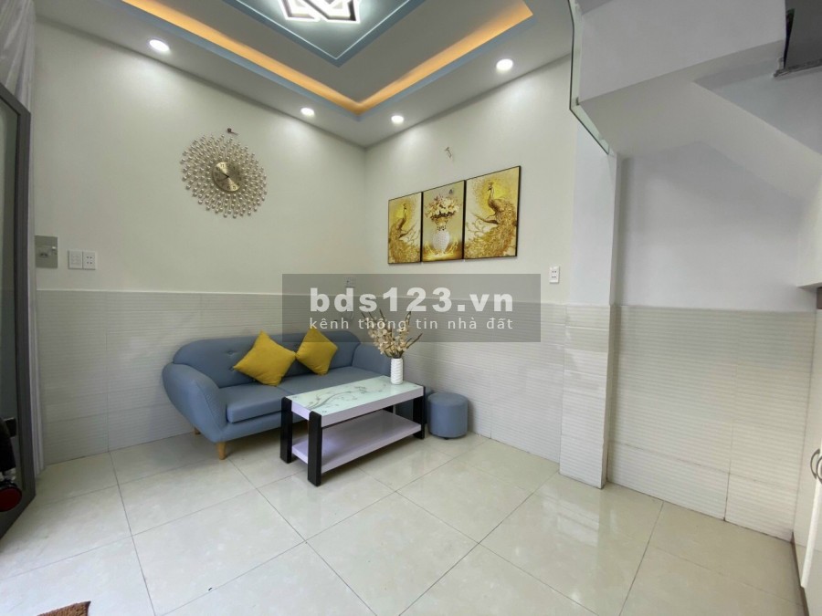 Cần tiền bán gấp nhà hóc môn 50m2 giá 860tr đường 4m