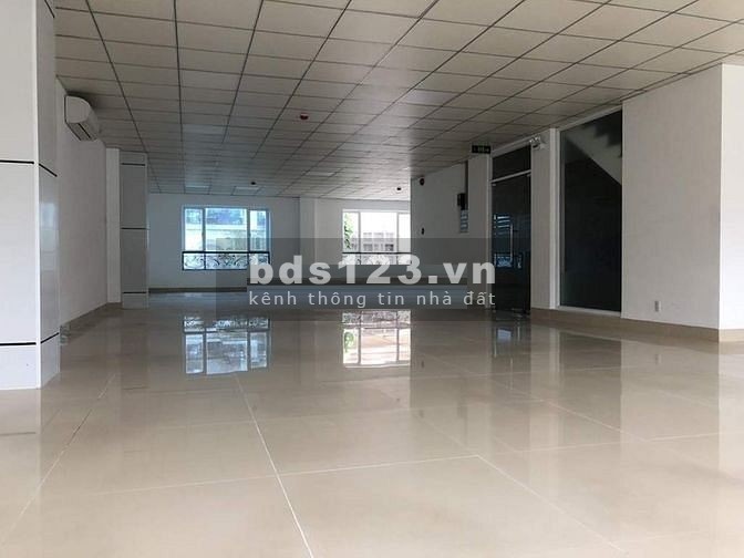 Cho thuê nhà nguyên căn MT Âu Cơ Tân Bình (5.3x30m) nhà mới, trệt 4 lầu có thang máy gần cuối nhà, có khu vực để xe thoải mái