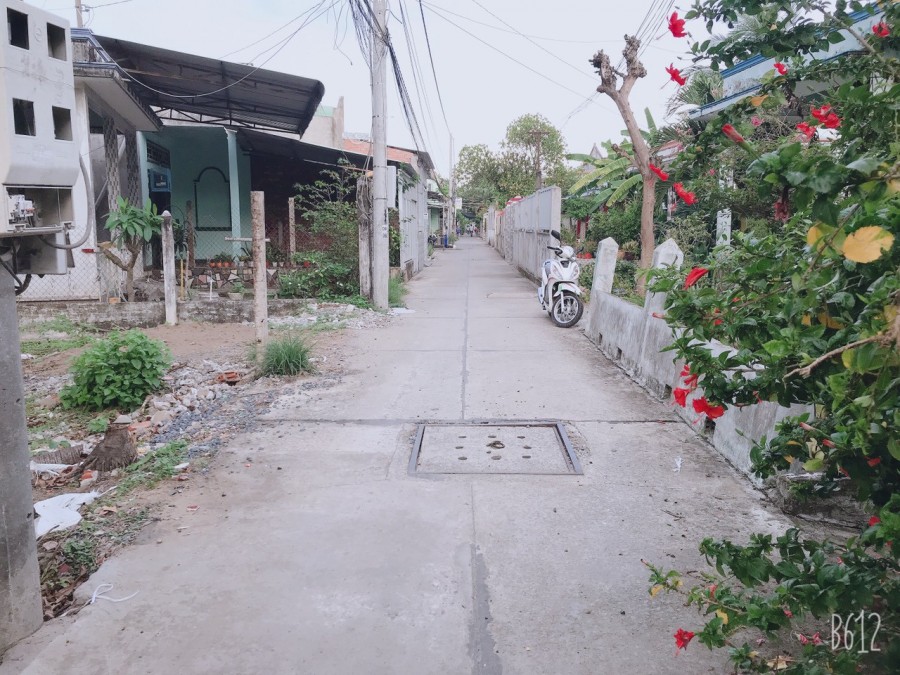 Đất bán dt 136m2, giá 2.15 tỷ, Nguyễn Văn Tuôi bến Lức, Long An
