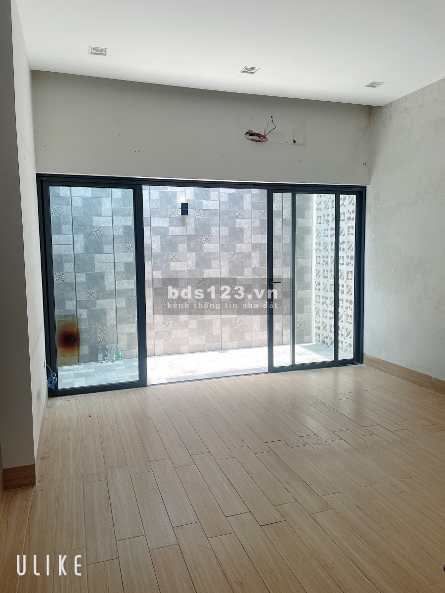 Cho thuê nhà mặt tiền đường Hải Phòng Thanh Khê Đà Nẵng ngang 8m giá tốt 220m2