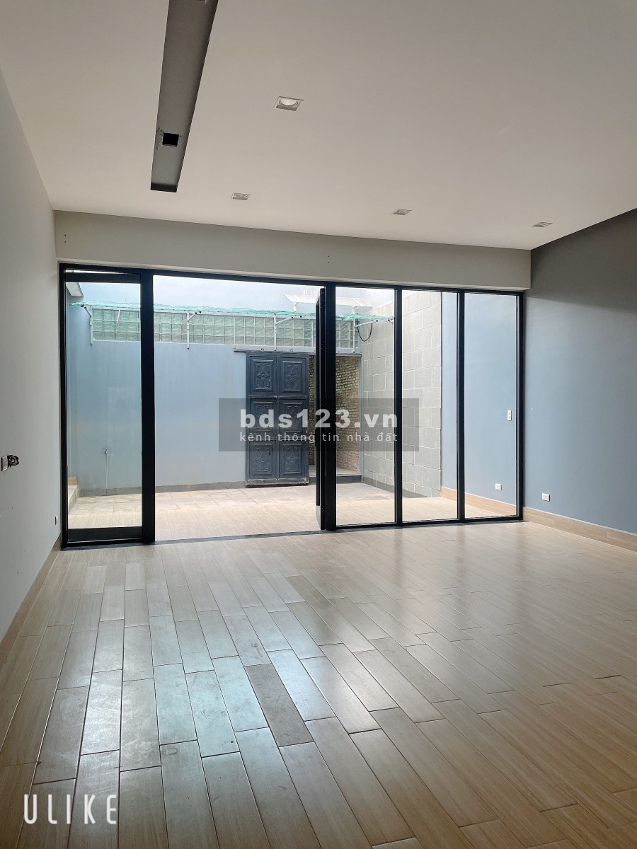 Cho thuê nhà mặt tiền đường Hải Phòng Thanh Khê Đà Nẵng ngang 8m giá tốt 220m2