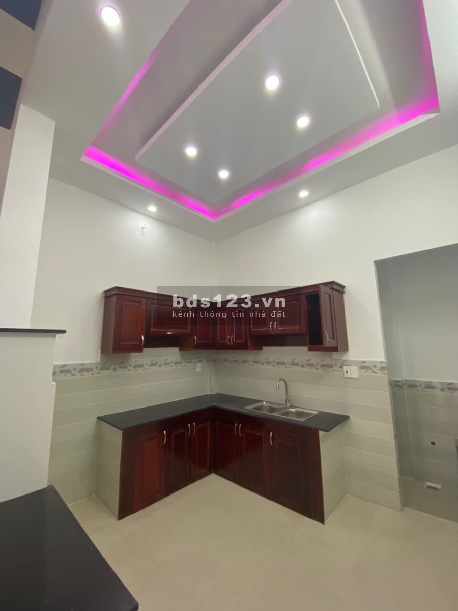 BÁN GẤP CĂN NHÀ THỊ TRẤN ĐỨC HÒA, SHR, SÁT BÊN CHỢ ĐỨC HÒA CHỈ 765 TRIỆU
