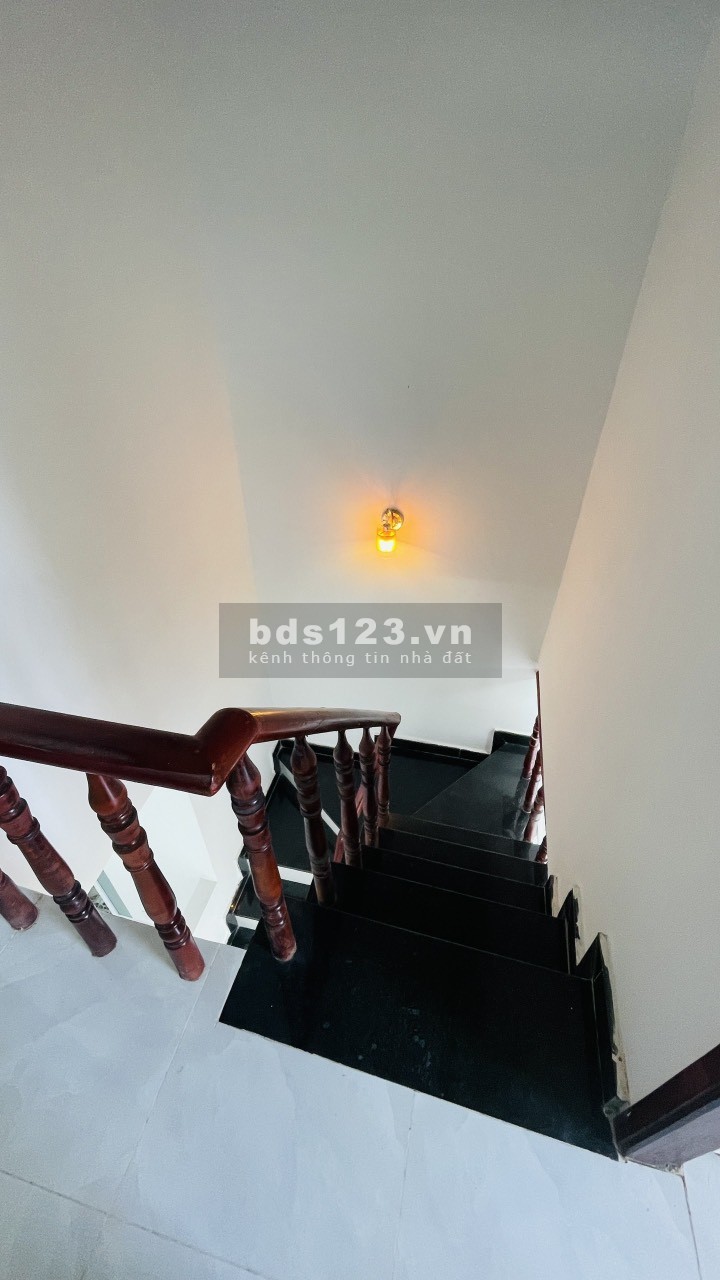 BÁN GẤP CĂN NHÀ THỊ TRẤN ĐỨC HÒA, SHR, SÁT BÊN CHỢ ĐỨC HÒA CHỈ 765 TRIỆU