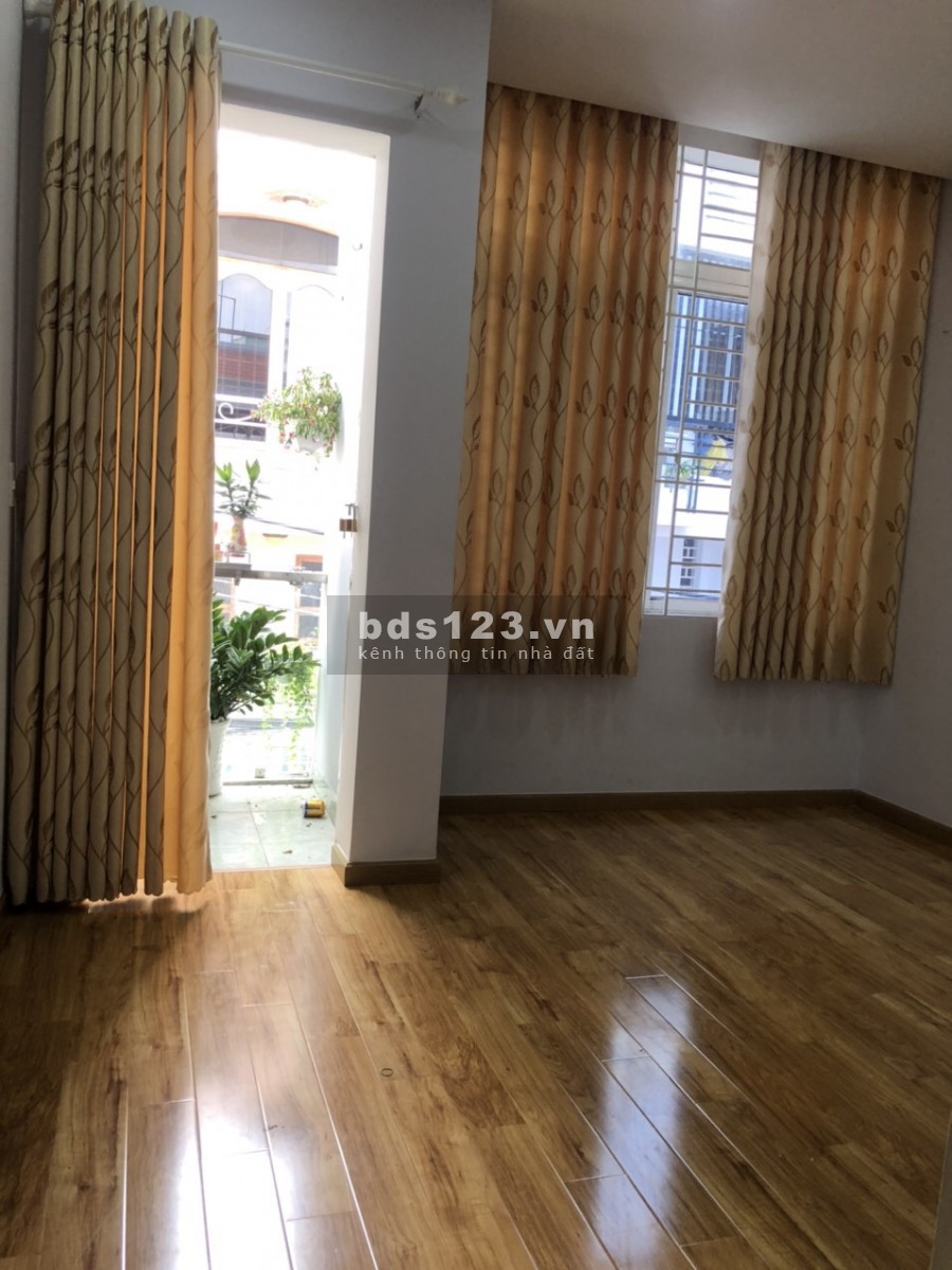 Nhà 2 tầng kiên cố, đối diện UB Phường 10, Tân Bình. 4,1 tỷ