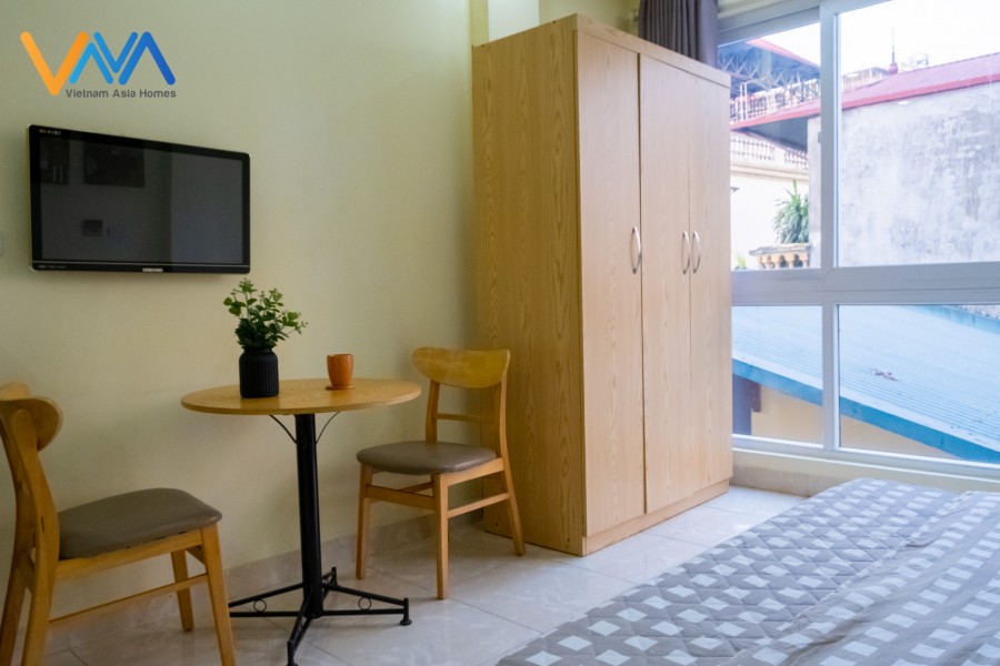 Phòng thuê VnaHomes 620 Lạc Long Quân Cửa Sổ Toàn Cảnh