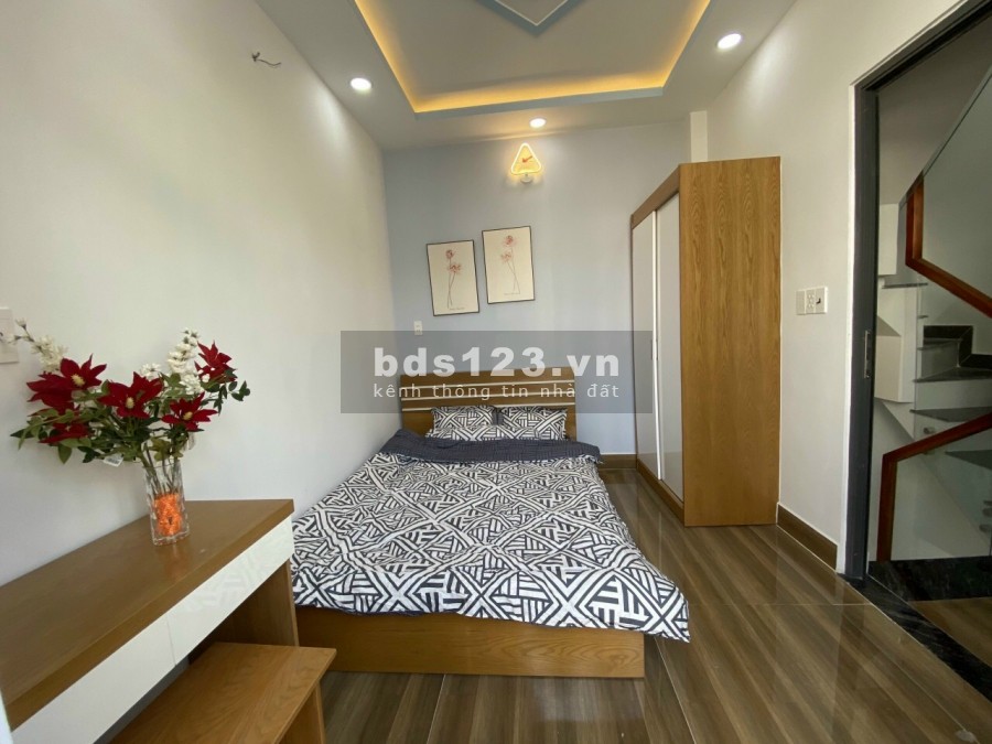 Cần tiền bán gấp nhà hóc môn 50m2 giá 860tr đường 4m