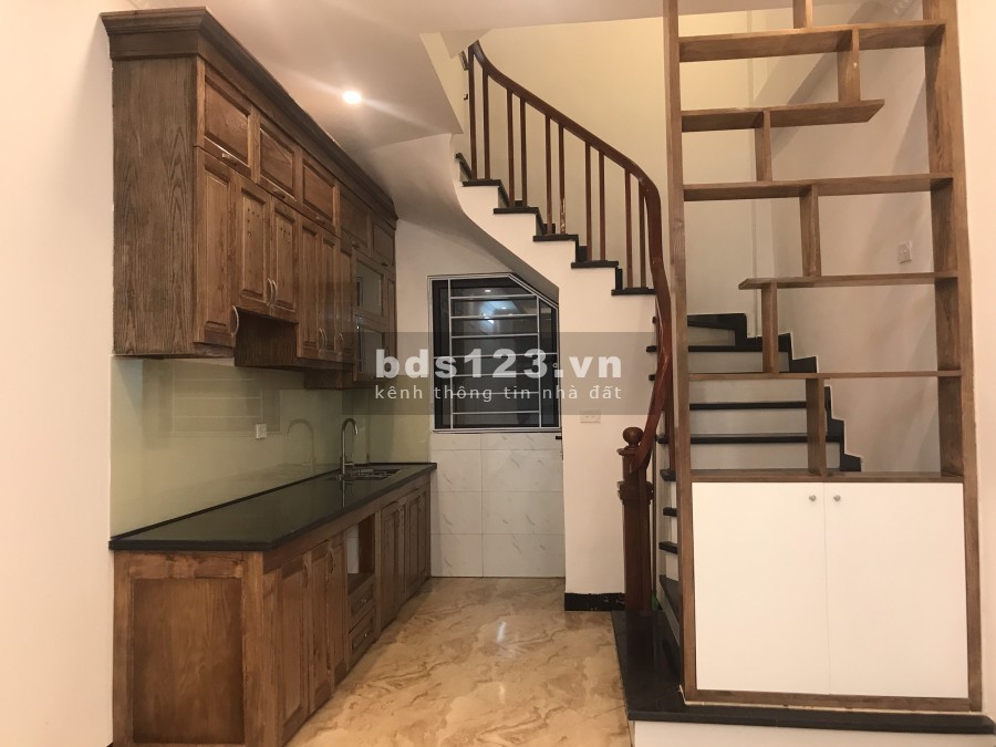 NHÀ MỚI Ở LUÔN HOÀNG MAI 35M2 x 5 TẦNG, MT 4.6M Ô TÔ 20M GIÁ 2.6 TỶ