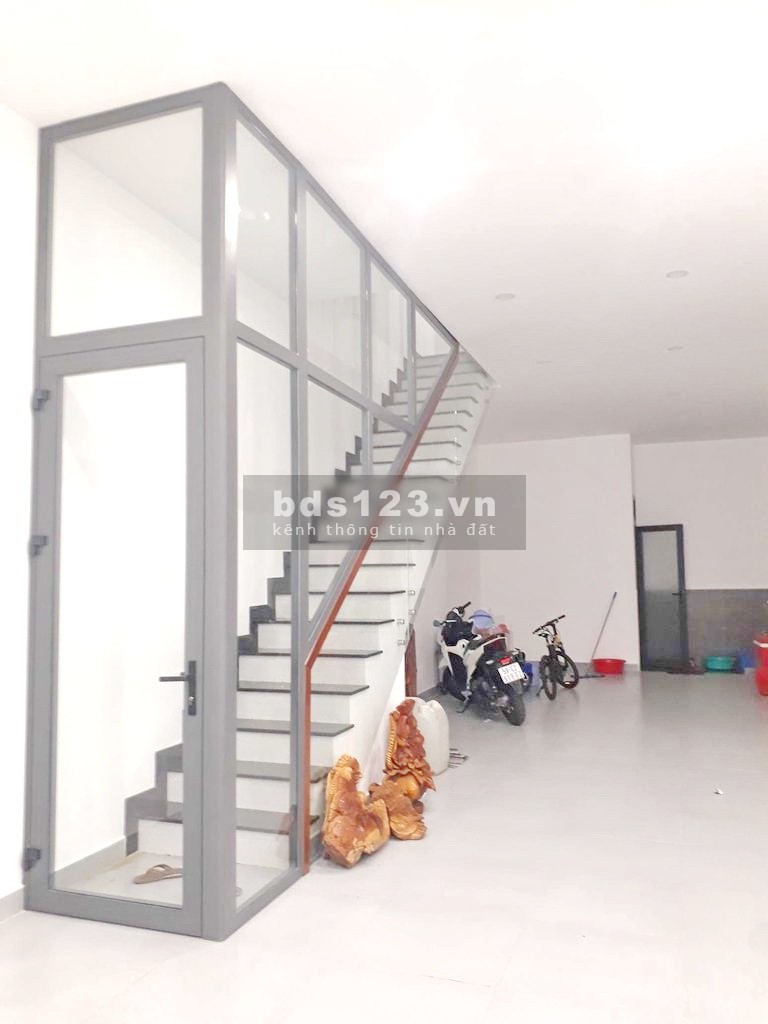 Cho thuê nhà mới 2 lầu mặt tiền chợ Sáng Bùi Minh Trực P.5 Quận 8