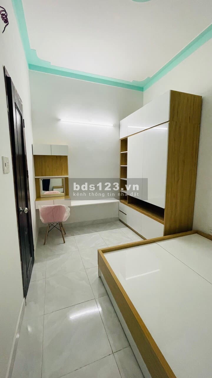 BÁN GẤP CĂN NHÀ THỊ TRẤN ĐỨC HÒA, SHR, SÁT BÊN CHỢ ĐỨC HÒA CHỈ 765 TRIỆU
