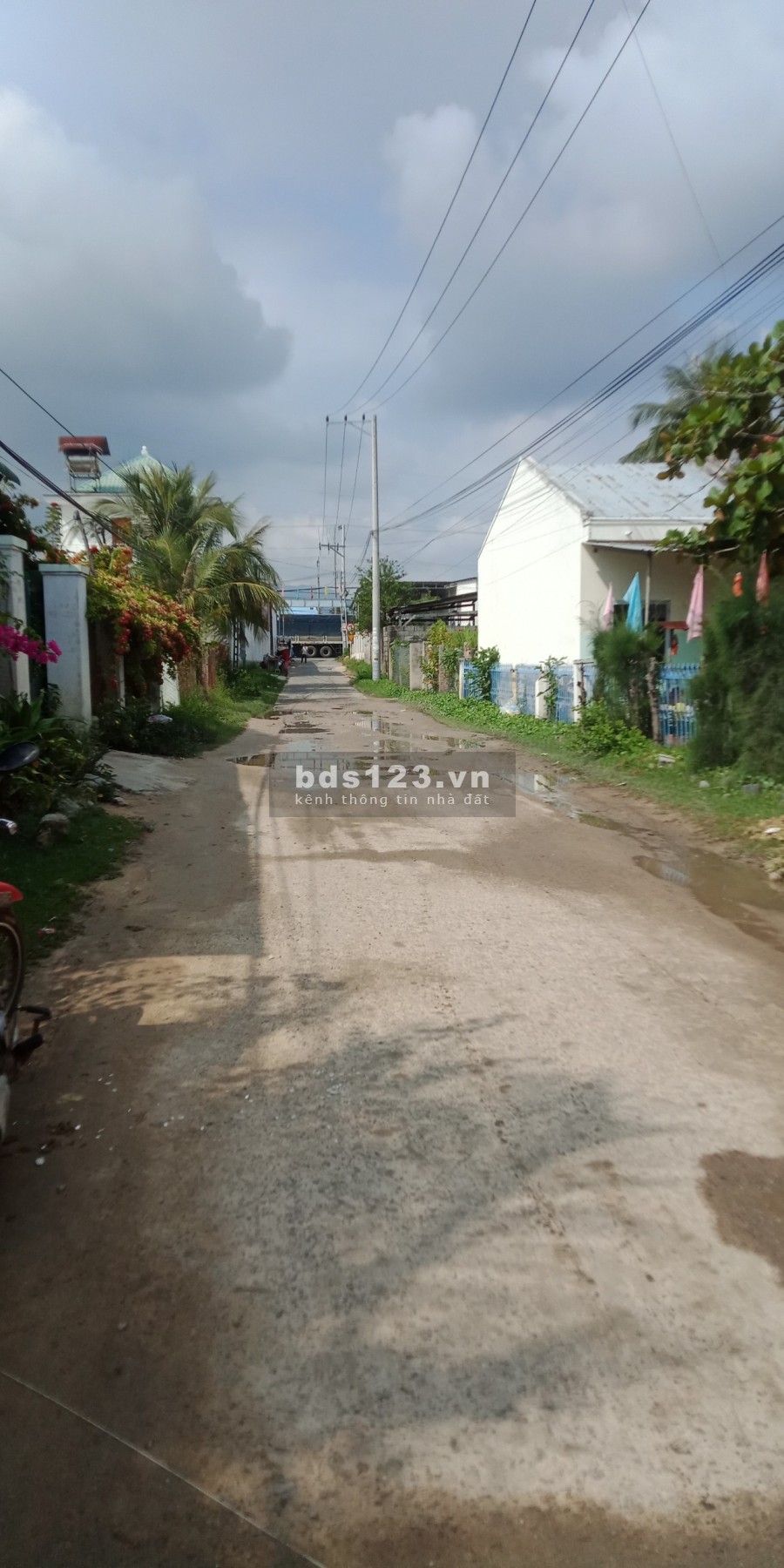 Chủ cần chuyển chỗ định cư nên cần bán nhanh lô đất 2 mặt tiền tặng nhà cấp 4 ngay đầm thủy triều