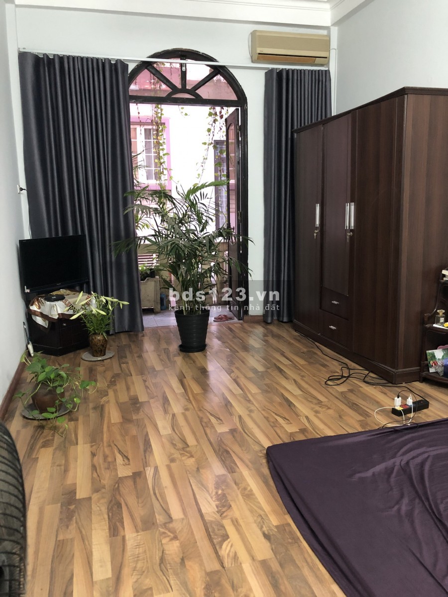 Bán nhà phố Vĩnh Phúc, Ba Đình, 42m2 x 4 tầng, 4PN, 3VS, cơ bản, 6.3 tỷ ngõ rộng 9m 2 oto tránh nhau