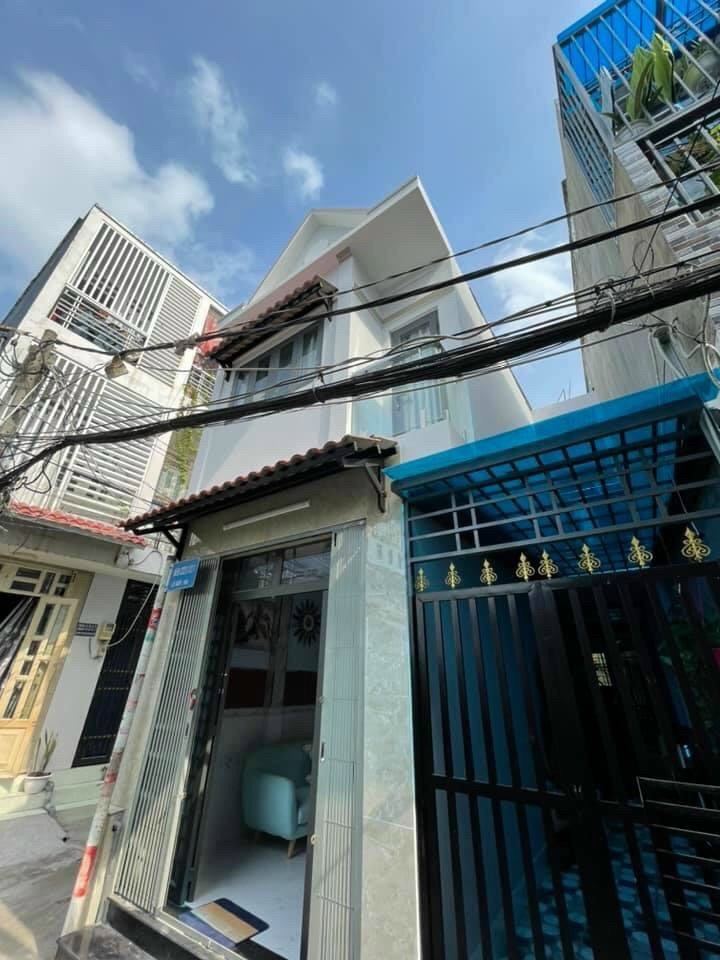 Bán nhà mặt tiền hẻm 2221 cách đường Huỳnh Tấn Phát 80m 2PN giá 1,32 tỷ