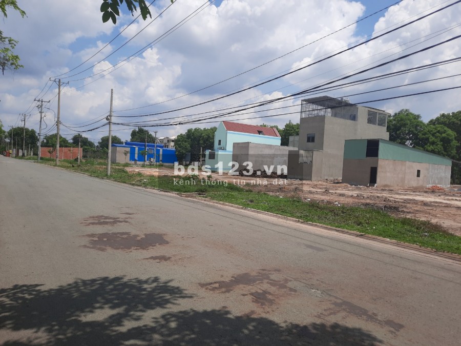 CẦN BÁN GẤP 2 LÔ ĐẤT THỔ CƯ 5 X 20, NGAY MẶT TIỀN DT 741, SỔ HỒNG RIÊNG