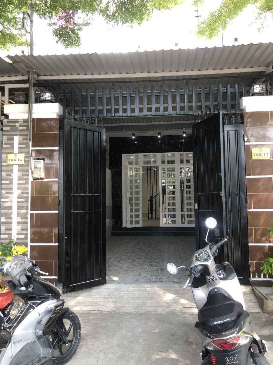 Hạ giá bán gấp nhà 70m2 mặt tiền 10m đường 17 HBP, Thủ Đức