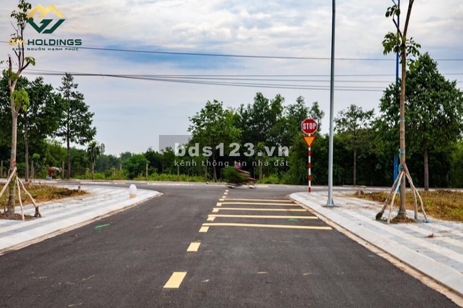 Nền đất mặt tiền DT52, ngay thị trấn Đất Đỏ, có sổ riêng, công chứng ngay