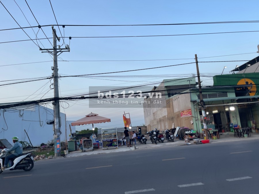 Cho thuê mặt bằng. Dt:Ngang 12m,dài 29m. Mặt đường :Lý Thái Tổ,gần chợ Đai Phước -Nhơn Trạch-Đồng Nai. Giá cho Thuê:35 triệu SDT: 090802922 (Clan )