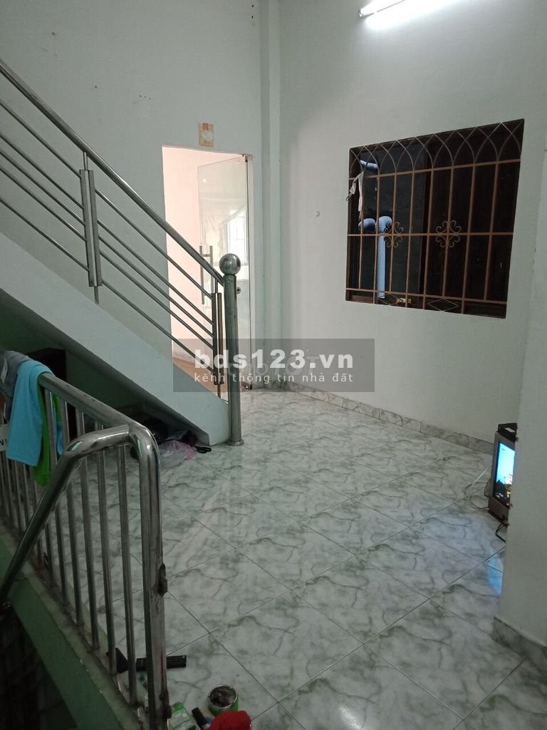 Cho thuê nhà nguyên căn MT đường Âu Cơ, Phường 14 Tân Bình - nhà xây ở nên kiên cố trệt 2 lầu sân thượng