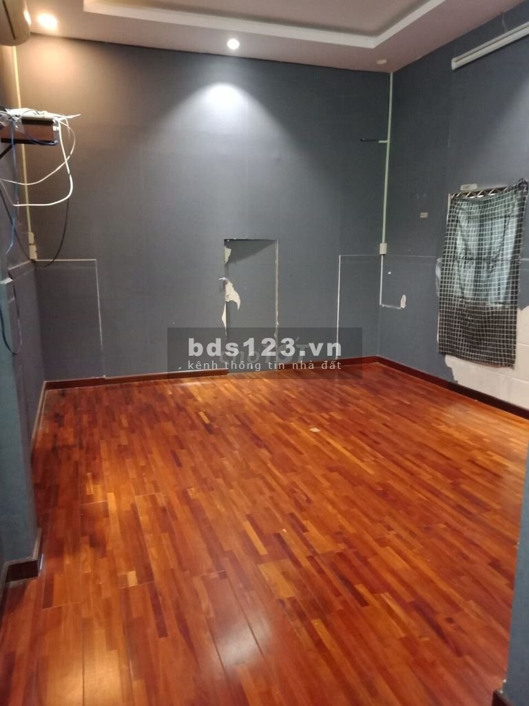 Cho thuê nhà nguyên căn MT đường Âu Cơ, Phường 14 Tân Bình - nhà xây ở nên kiên cố trệt 2 lầu sân thượng