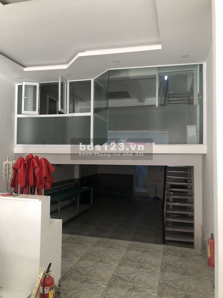 Mặt tiền QL.13 5.5x25m Trệt trống, lững, lầu làm Vp, kho,xưởng sát cổng BX Miền Đông